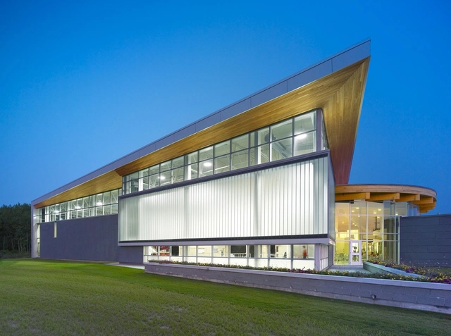 Quinte West YMCA / Architects Tillmann Ruth Robinson - 娱乐训练场馆