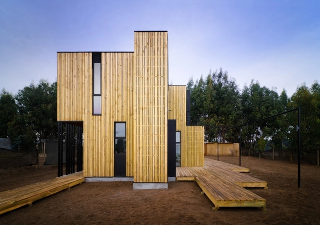 SIP Panel House / Gabriel Rudolphy  + Alejandro Soffia - Houses, Facade, Door, Column