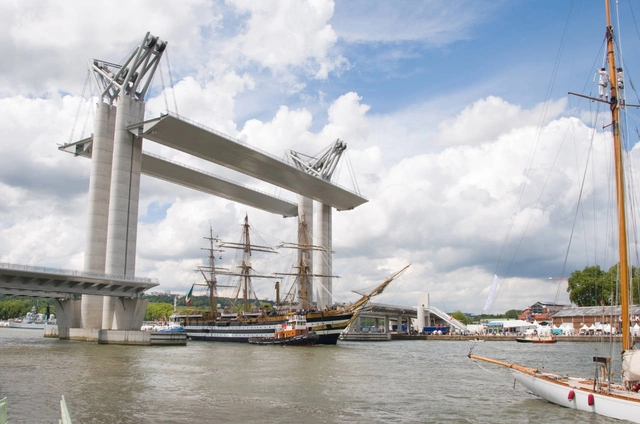 Gustave Flaubert Bridge / SCAU - Vehicular Bridge