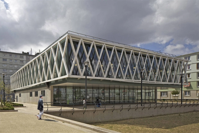 Romainville Multimedia Library - 图书馆