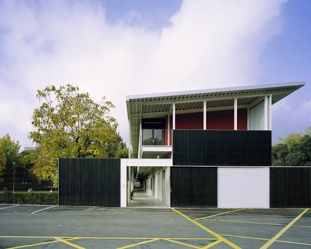 Garrotxa中等学校 / SVArquitectura - 中小学校