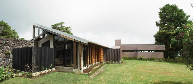 Poas Volcano Lodge / Carazo Architects - Cabins & Lodges, Garden, Facade, Beam