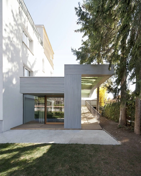 Villa T-Extension / OFIS - Refurbishment, Garden, Facade, Door