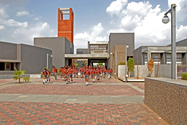 阿达尼维迪雅国际学校 / Apurva Amin Architects - 中小学校