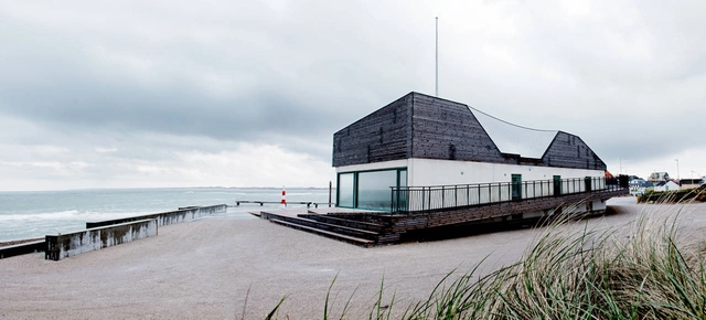 Cold Hawaii / FORCE4 Architects - Recreation & Training, Stairs, Facade, Coast