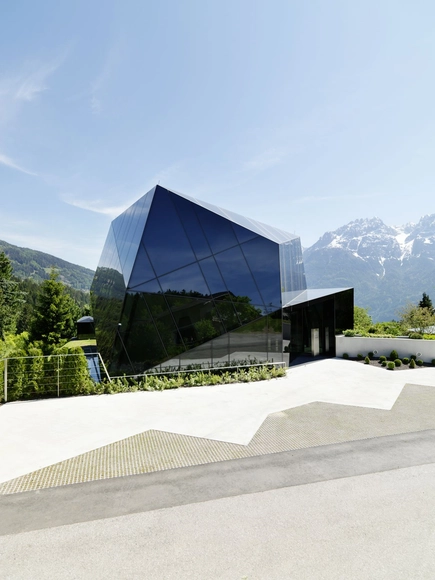 Seminar and Conference Cristal / MHM Architects - Social Housing, Facade