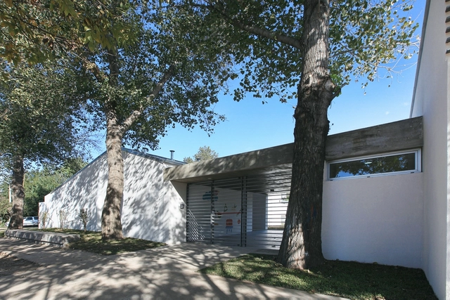 Jardín Municipal Loyola / Secretaría de Planeamiento + Subsecretaría de Obras de Arquitectura - Kindergarten, Fachada, Puerta