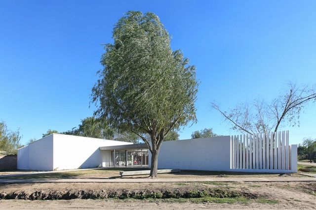 Jardín Municipal Varadero / Secretaría de Planeamiento + Subsecretaría de Obras de Arquitectura - Kindergarten, Fachada