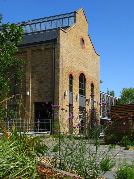 火药制造坊遗址 / Pollard Thomas Edwards Architects - 办公设施