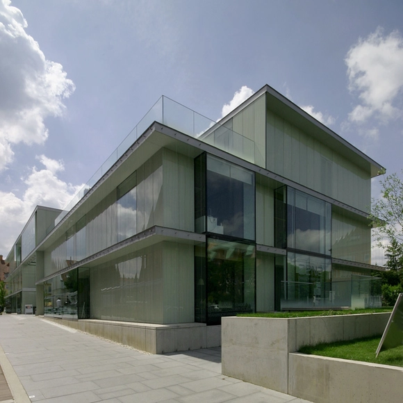 美容中心 / ZSK Architects - 购物中心
