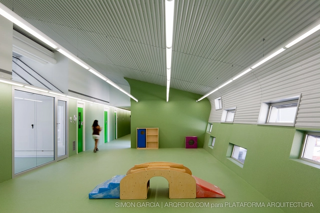 秘鲁花园 / Pich-Aguilera Arquitectos - 幼儿园