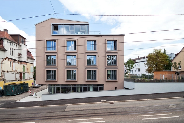 维罗妮卡老年护理中心 / f m b architekten - 保健中心