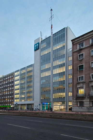 Edifício de Escritórios da Telecom / Oficina Ideias em Linha - Renovação