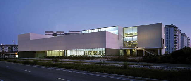 图书档案馆 / Peñín Architects - 大学