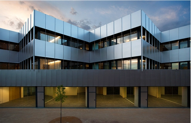 State Reference Center for Mental Care / Peñín Architects - 医疗设施