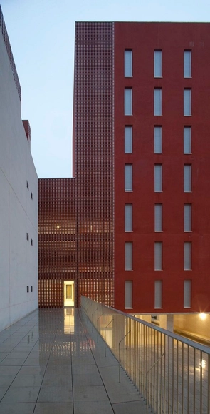 Polígono Aeropuerto 108住宅 / Enrique Abascal García - 机场