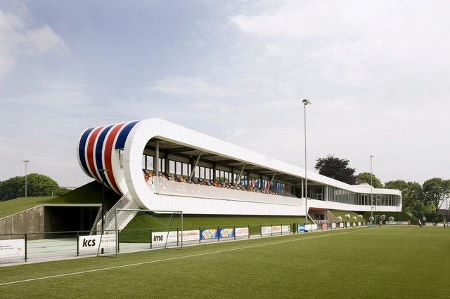 Sports Facility Strijp / LIAG architects - 娱乐训练场馆