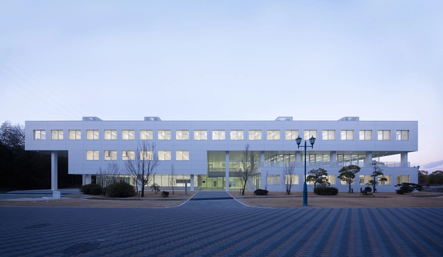 摄南大学枚方校区 / Ishimoto Architectural - 大学