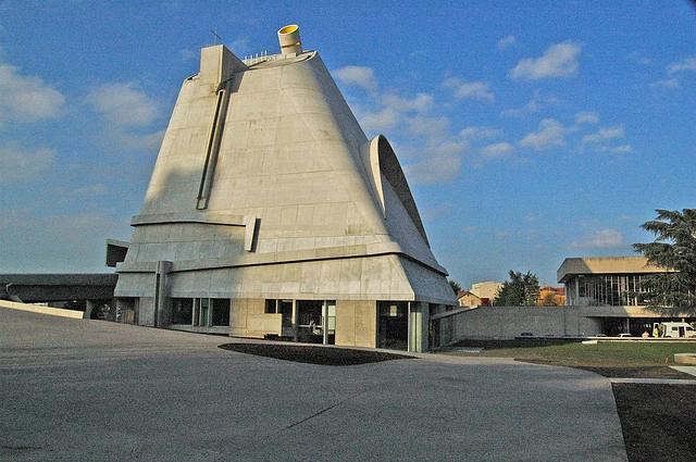 Clássicos da Arquitetura: Igreja em Firminy / Le Corbusier - Igreja