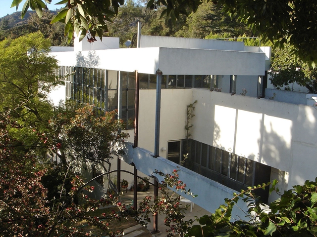 AD Classics: AD Classics: Lovell House / Richard Neutra - Houses, Garden, Facade