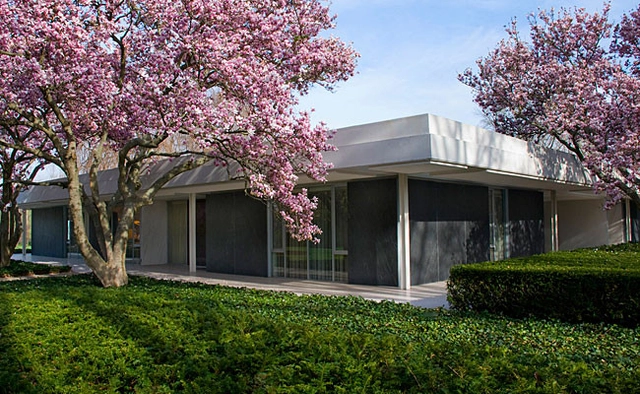 AD Classics: Miller House and Garden / Eero Saarinen - Houses, Garden, Facade