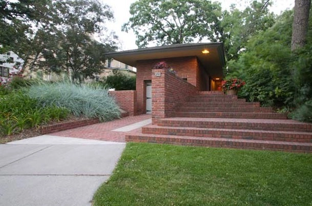 AD Classics: AD Classics: Willey House / Frank Lloyd Wright - Houses, Garden, Stairs, Door, Facade