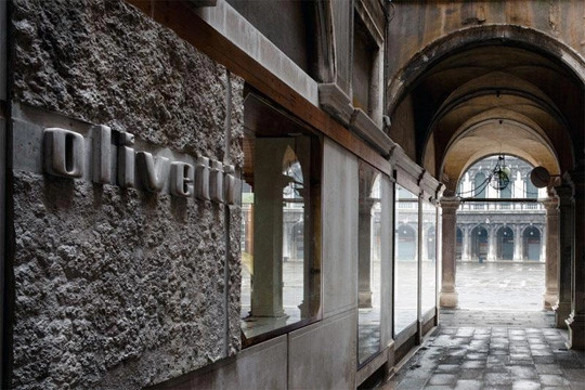 Clásicos de Arquitectura: Showroom de Olivetti - Showroom