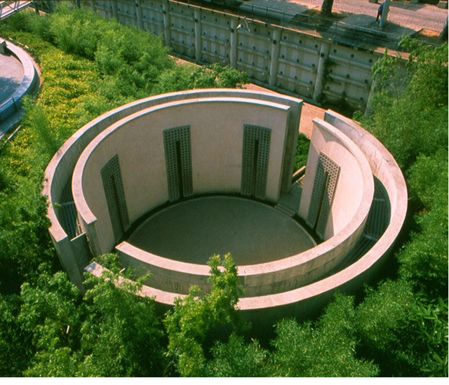 AD 经典：Le Cylindre Sonore / 伯恩哈德·莱特纳 - 文化建筑