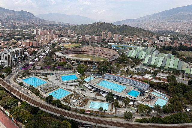 Aquatic Centre for Southamerican Games / Paisajes Emergentes - 游泳池