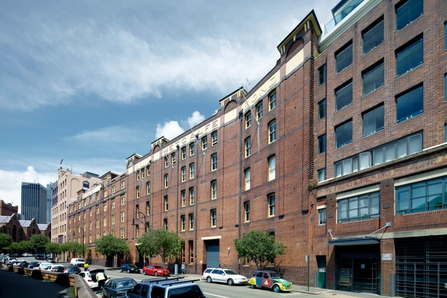 Saatchi & Saatchi / Smart Design Studio - Offices Interiors, Facade