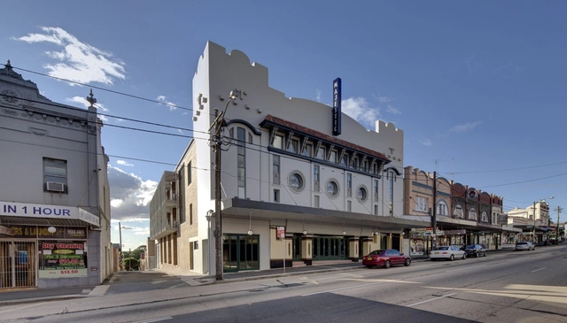 美琪剧院公寓 / Hill Thalis Architecture - 公寓