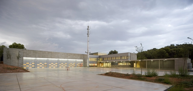Parque de Bombers in Gavà / Mestura Arquitectes - Emergency Services Facility, Facade
