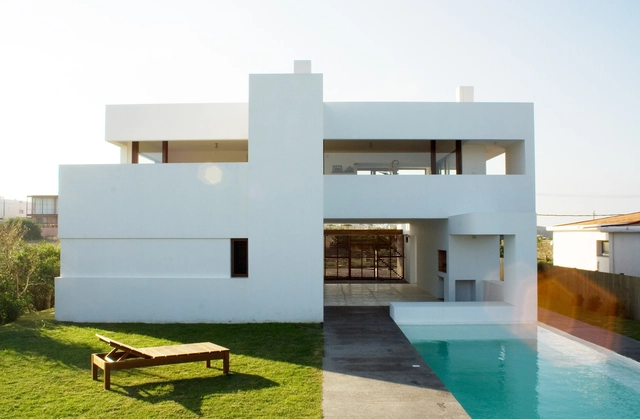 Casa Alegría / Estudio Volpe-Sardin - Casas, Fachada, Bancas