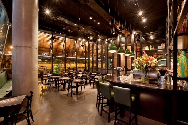 Giraffe Noodle Bar / Levy-Chamizer Architects - Bar, Mesas, Sillas