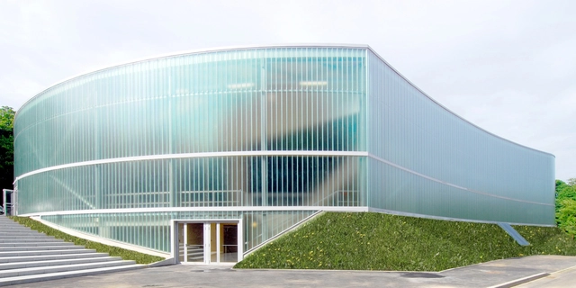 贝尔福光芒四射的轻盈建筑/ Archi5建筑事务所 - 娱乐训练场馆