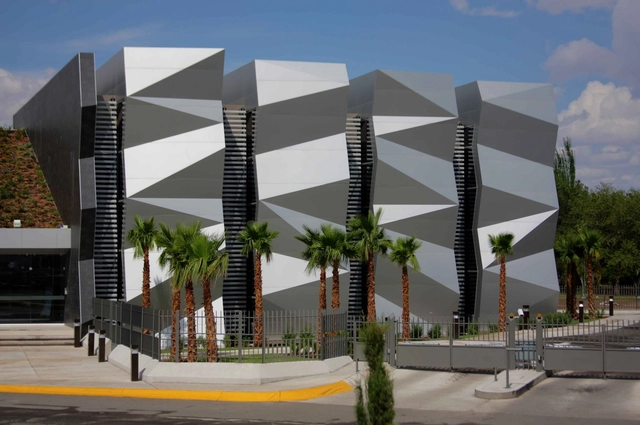 FECHAC Regional Office / Grupo ARKHOS - Office Buildings, Facade