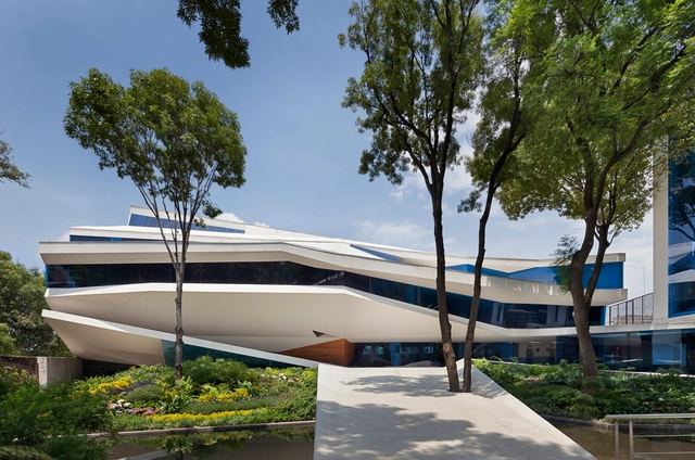 Roberto Cantoral文化中心 / Broissin Architetcs - 文化建筑