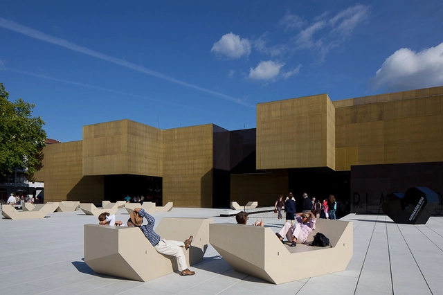 Centro Internacional para as Artes José de Guimarães / Pitagoras Group - Centro De Artes Visuais