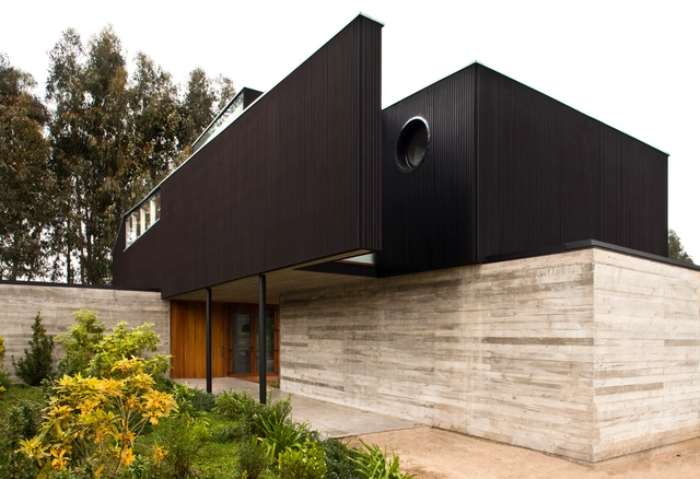 Rock House / Juan Pablo Nazar - Houses, Facade
