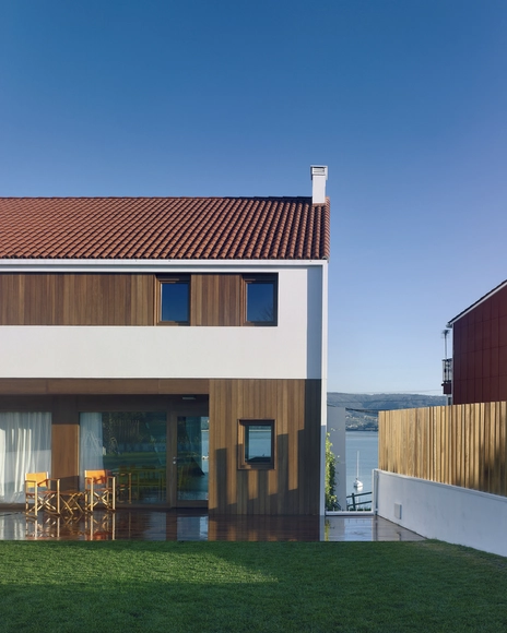 Redes的两个家庭的房子 / Díaz y Díaz Arquitectos - 独立住宅