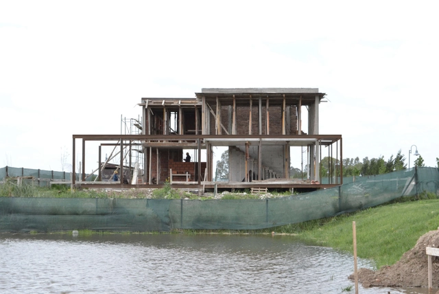 En Construcción: Casa Caffaro / Moscato Schere Todo Terreno - Casas, Fachada
