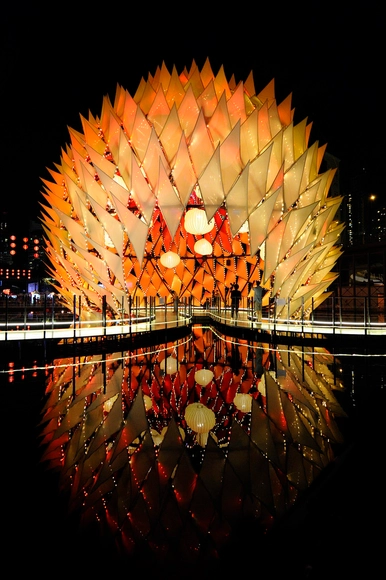 arquitectura estructural de luz: Golden Moon / LEAD - Iluminacion