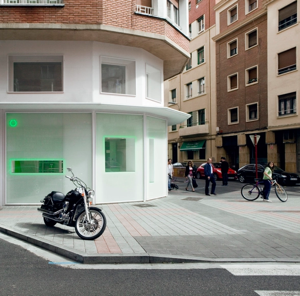 Pharmacy La Puebla 15 / BUJ+COLÓN Arquitectos - Farmacia