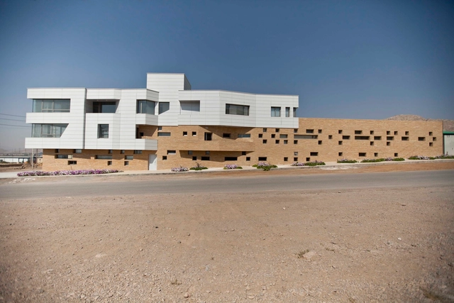 DGS-Co办公大楼/ Iranian Architectural Atelier - 办公设施