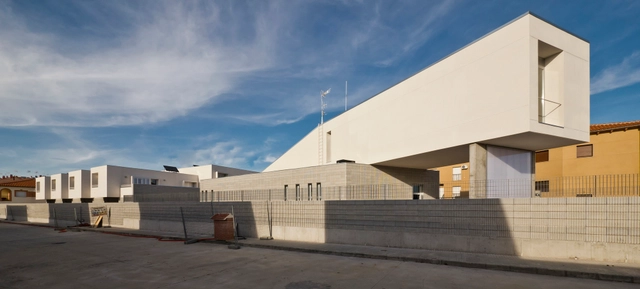 Casa Cuartel Guardia Civil de Malpartida de Plasencia / MUDAARQUITECTURA - Seguridad, Fachada