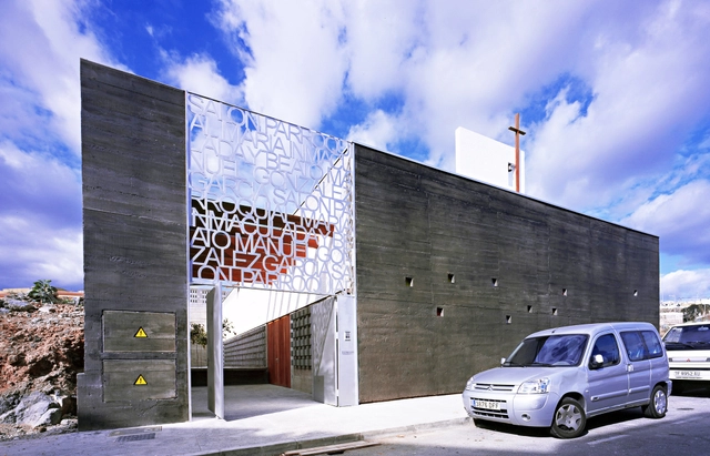 Salón Parroquial María Inmaculada / Equipo Olivares Arquitectos - Iglesia, Fachada