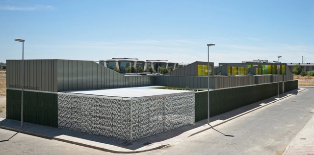 Centro de Educación Infantil La Pañoleta / Antonio Blanco Montero - Kindergarten, Fachada, Cierros