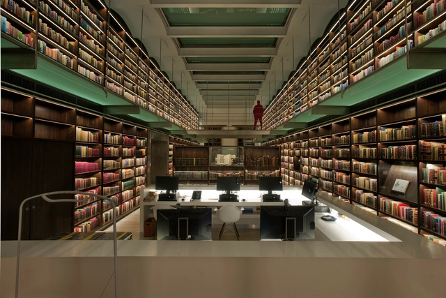 Biblioteca Antonio Castro Leal / BGP Arquitectura - Diseño De Interiores, Sillas, Mesas