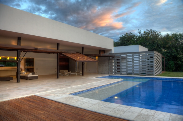Condominio El Paso / De La Carrera - Cavanzo Arquitectura - Vivienda Social, Patio interior, Fachada, Bancas, Sillas