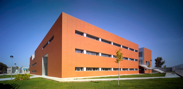 Technology Center of the Extremadura University / Fernández del Castillo Arquitectos - University